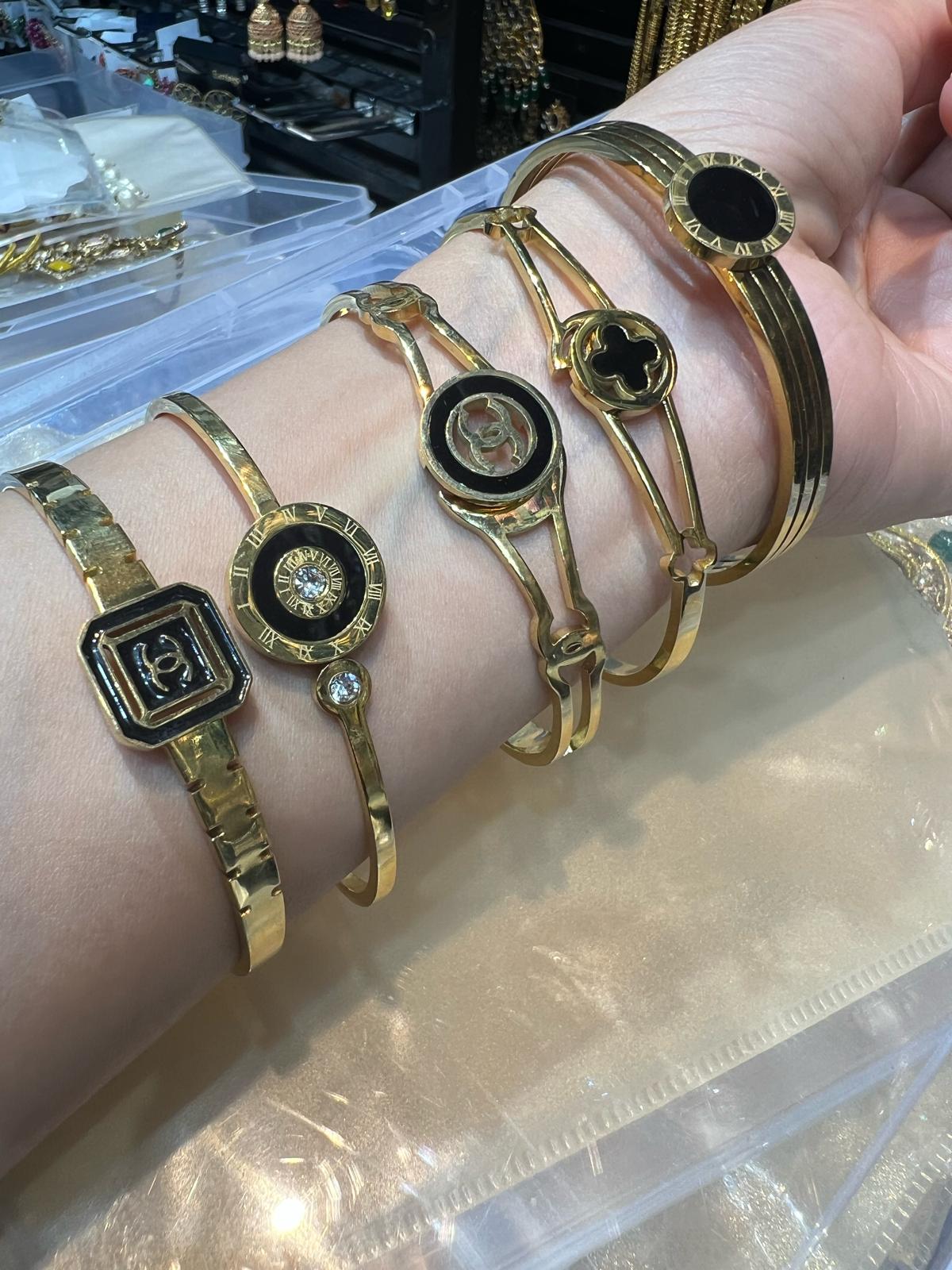 Buy Luxury Black Stone Gold Bracelets for Women Pakistan